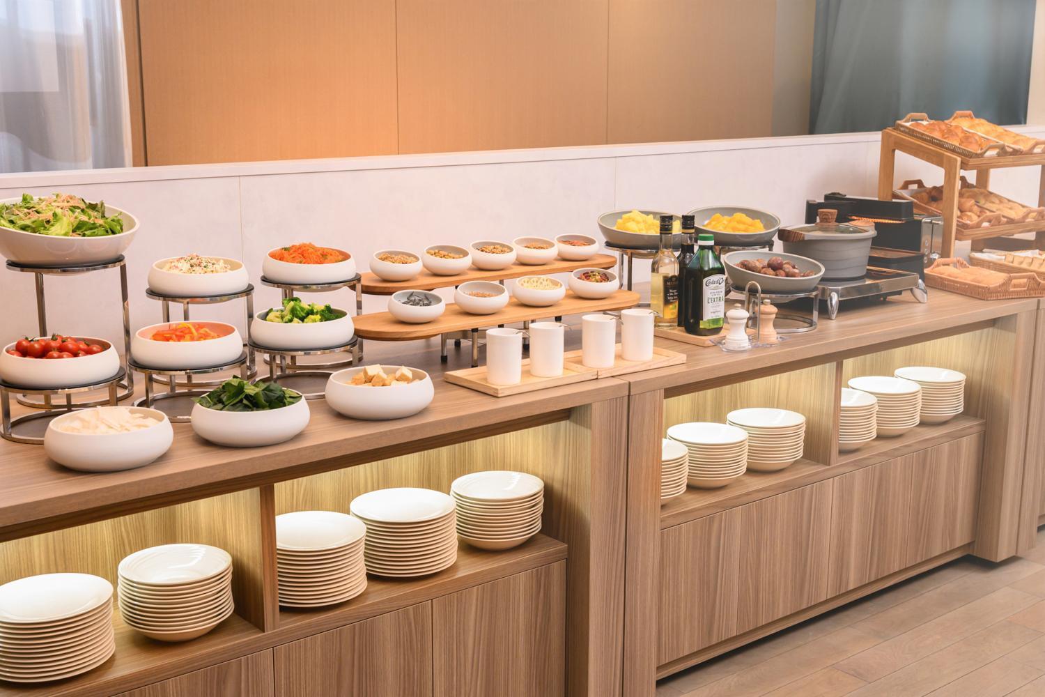 The Royal Park Hotel Iconic Киото Екстериор снимка A salad bar