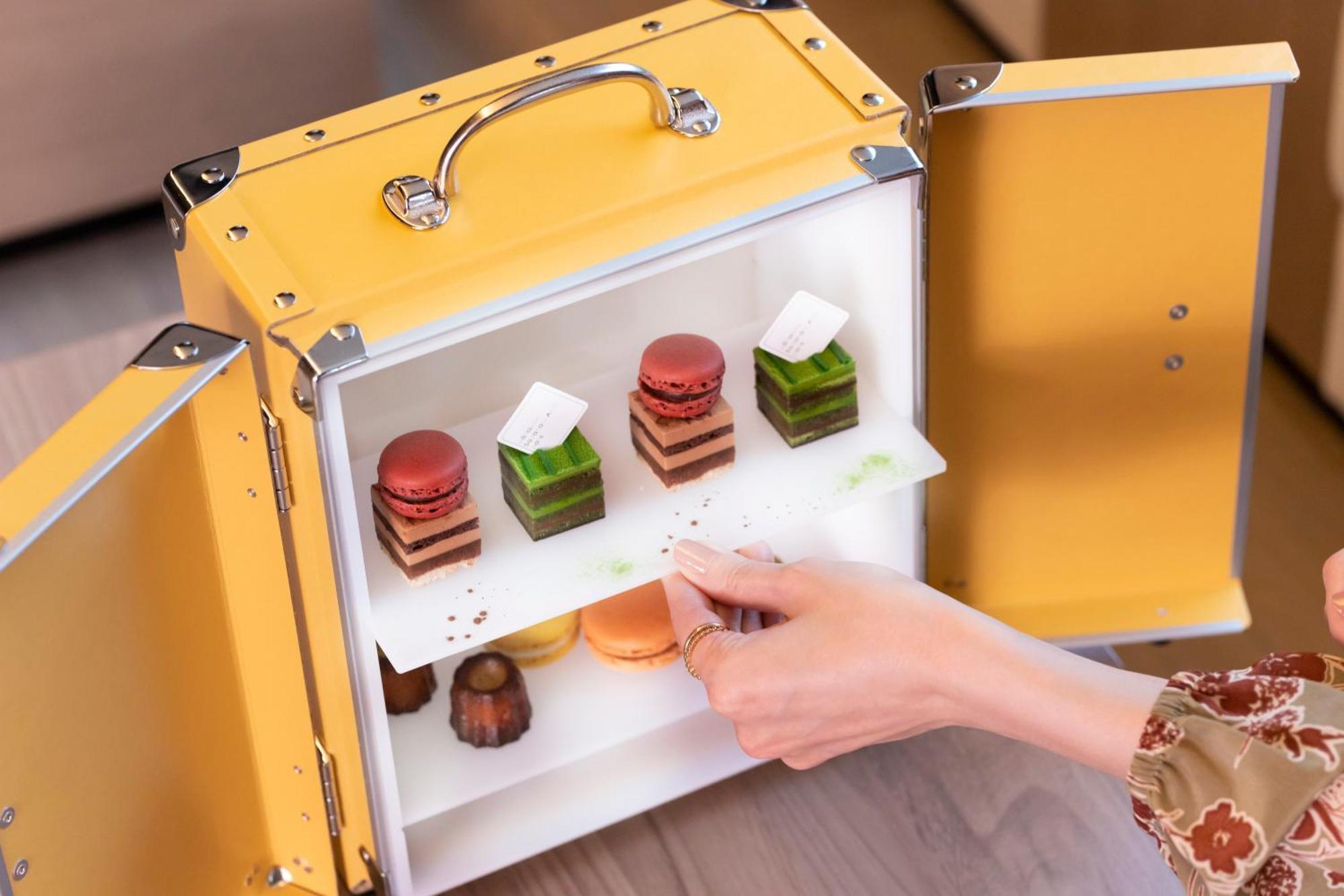 The Royal Park Hotel Iconic Киото Екстериор снимка A food delivery box