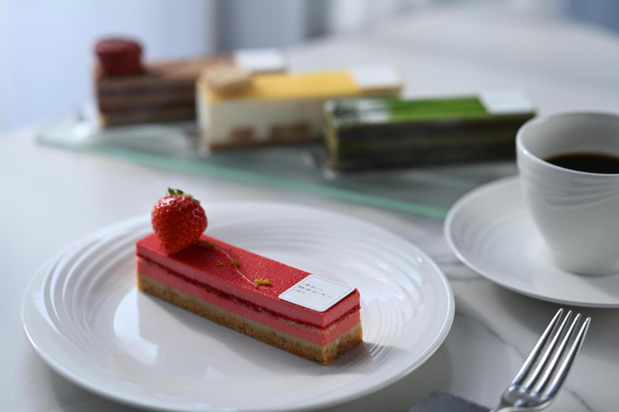 The Royal Park Hotel Iconic Киото Екстериор снимка A strawberry parfait