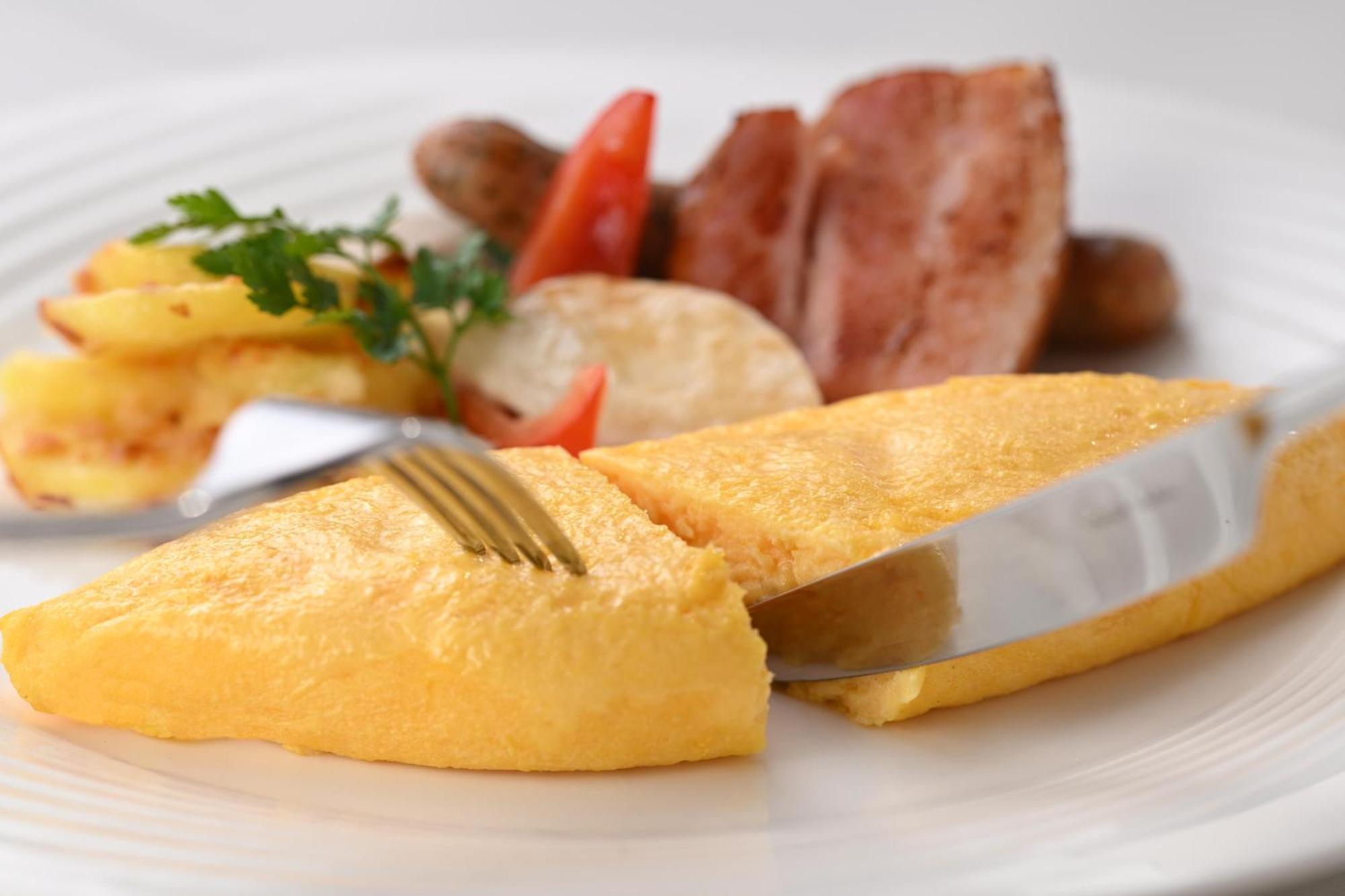 The Royal Park Hotel Iconic Киото Екстериор снимка A potato omelette